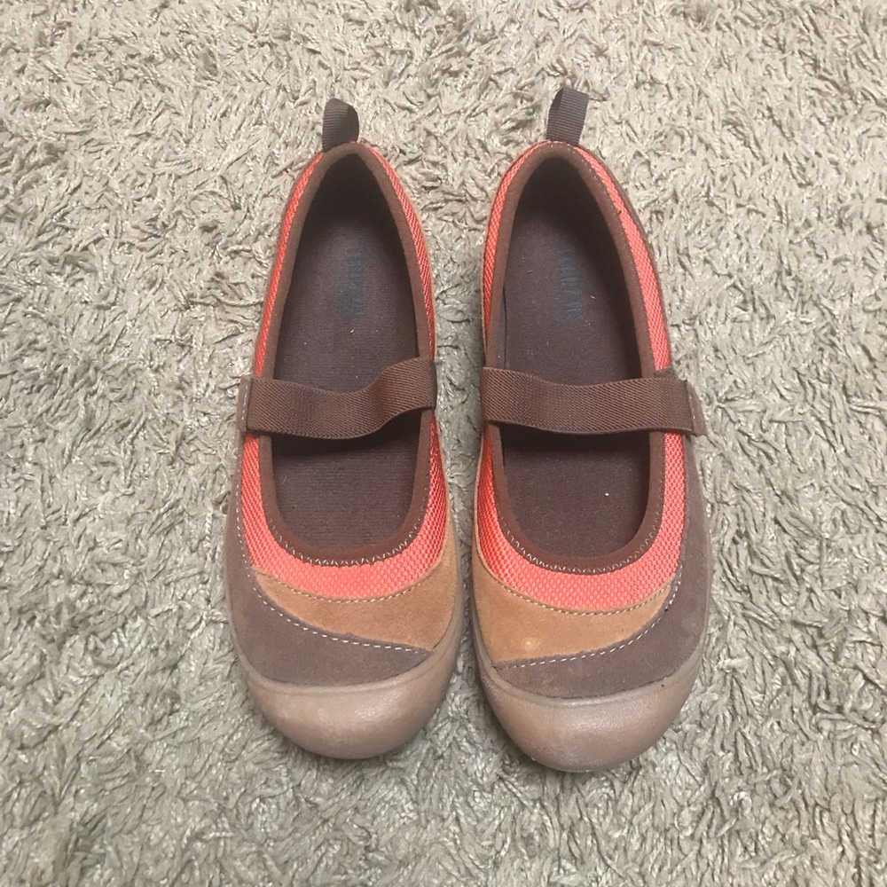 Like new Terrain by Khombu, size 8